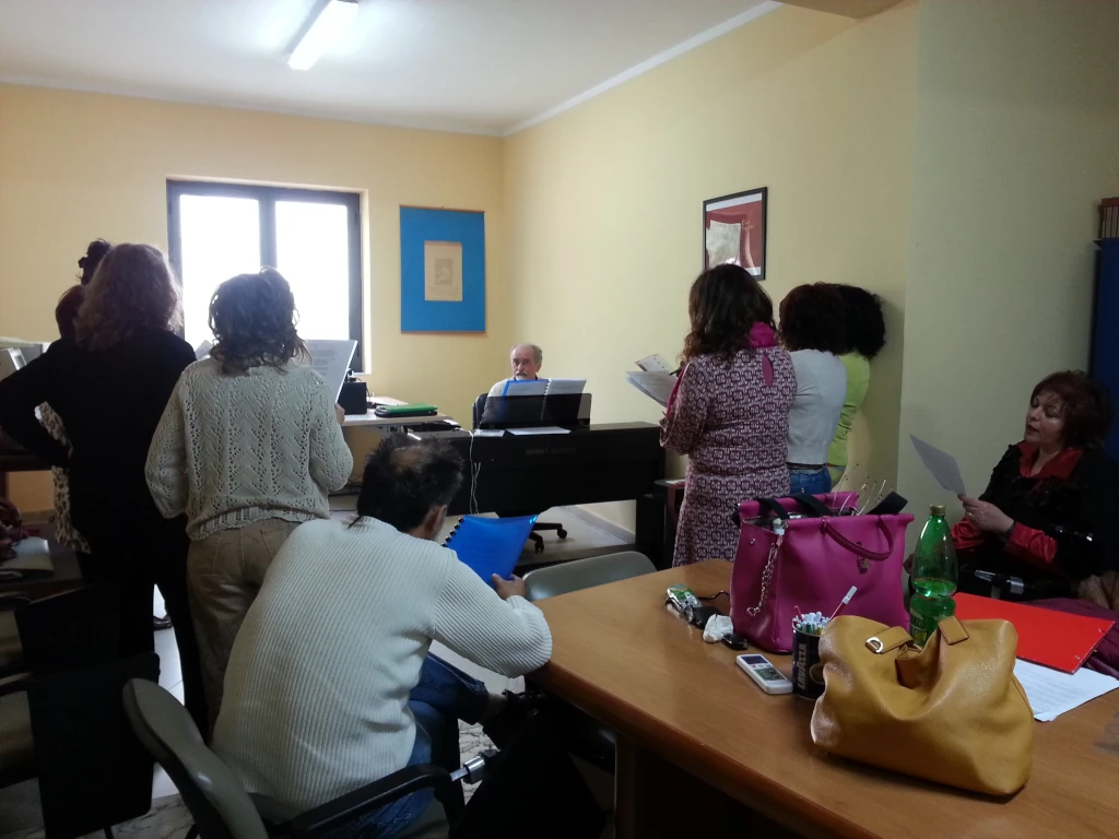 Prove di spettacolo nel CSM di Puglianello con l’infermiere Bruno Capuano al piano